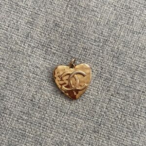 Vintage Chanel gold toned heart pendant